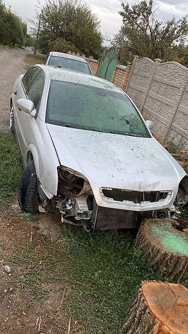 Opel: Opel Vectra C, серебристый седан, после фронтального удара. Автомобиль — 1