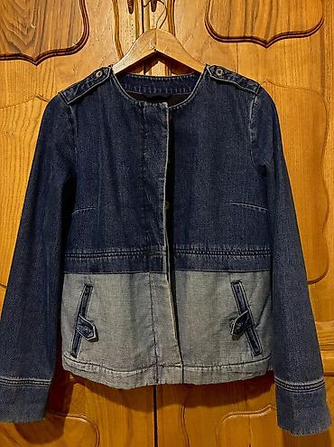 Üst geyimi: İkirəngli cins jaket 190 azn e alinib cemi 1 defe geyinilib - — 1