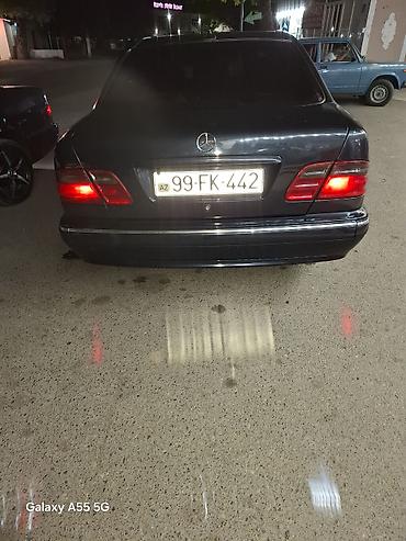 Mercedes-Benz: Mercedes‑Benz E‑Class (W210) sedan - Korpus: qara rəng, 4 qapı, xrom — 5