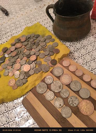 20: Kolleksiya üçün müxtəlif ölkə və illərə aid köhnə sikkələr dəsti — 1