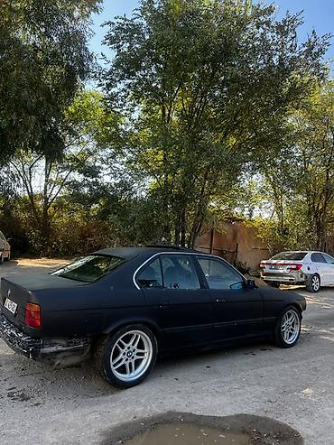 mazda 325: BMW 5 series: 1991 г., 2.5 л, Механика, Бензин, Седан — 1