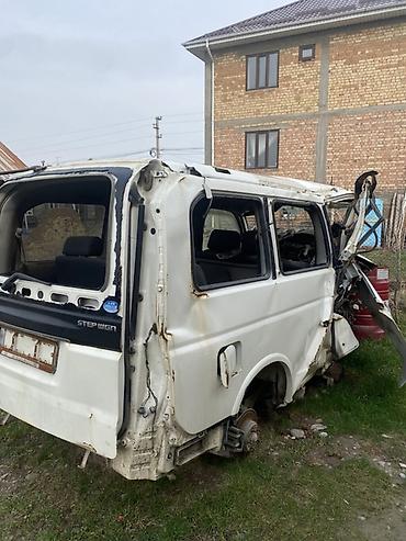 Другие детали кузова: Разбор на запчасти — микроавтобус (белый) Предлагаются комплектующие — 6