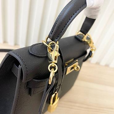 Torbe: Elegantna crna ručna torba od zrnaste kože, klasičnog trapezastog — 7