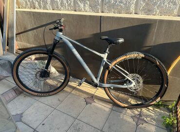 фирмы горных велосипедов: Giant Fathom 1 29 Вилка RockShox воздушка Переключатель Deore