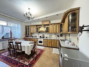 алмашу: 5 комнат, 240 м², 9 соток, Бишкек, Собственник — 3