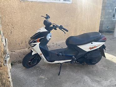 Скутер 50 см³ (по наклейкам — QJ/QJQ, серия Bull/Bulle). -