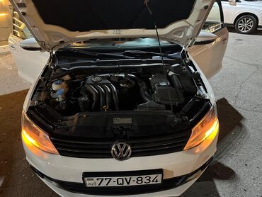 Volkswagen: Volkswagen Jetta: 0.2 l | 2012 il Sedan — 20