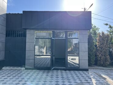 продаю пол дома район рабочий городок: Предлагается в аренду коммерческое помещение, расположенное на первом