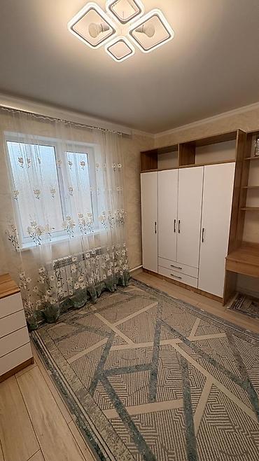 Продажа коттеджей и домов: 🌿🏡 **Дом в ж/м Ак-Орго** 📐 126 м² | 🏠 4 комнаты | 2 этажа 🌳 Участок 2 — 5