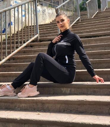 Gornji i donji deo: M - 2XL
3000
Album trenerke 1 — 5