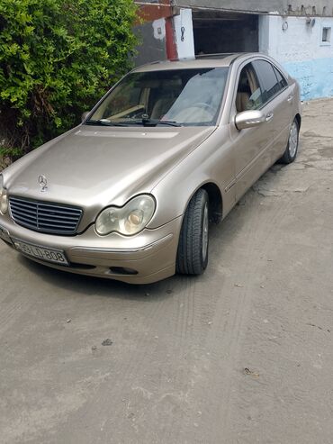 mercedes vito turbo az: Mercedes-Benz 320: 3.2 l | 2002 il Sedan