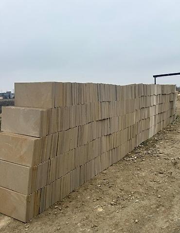 Dekorativ daşlar: Qumdaşı üzlük plitələri Məhsul təsviri: - Təbii qumdaşından kəsilmiş — 23