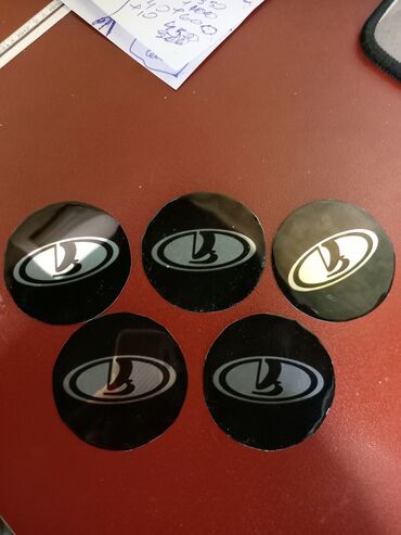 Şin, disk və təkərlər üçün digər aksessuarlar: Disk qapağı istənilən dizayn logo