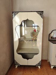 Tumbalar: Klassik naxışlı vitrin və bufet dəsti - Rəng: krem və tünd qəhvəyi