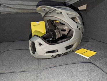 шлем на мотоцикл: Шлем фулфэйс CAIRBULL Discovery (новый) цвет: серый камуфляж размер