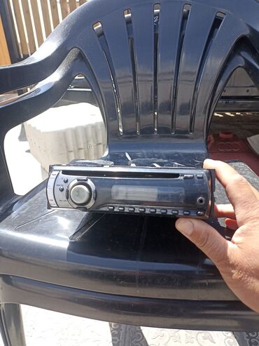 Автоунаа электроникасы: Продаю автомагнитола пионар диск работает AUX 3000сом