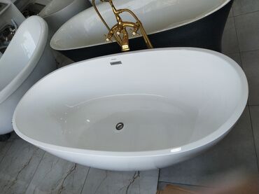 Vannalar: Oval formalı, ağ rəngli, müasir dizaynlı vanna otağınıza zəriflik