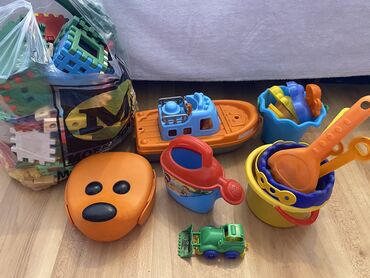 Игрушки: 500 сом за всё