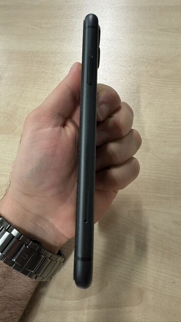 Apple iPhone: IPhone 11, Qara, Face ID — 4