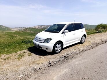 Toyota: Toyota ist: 2004 г., 1.5 л, Автомат, Бензин, Хэтчбэк