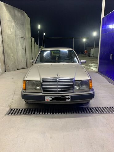 новая машина: Mercedes-Benz 230: 1991 г., 2.3 л, Механика, Бензин, Седан