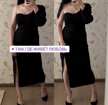 черное платье с открытыми плечами: Новое.Элегантное черное платье-миди на одно плечо. Модель с длинным
