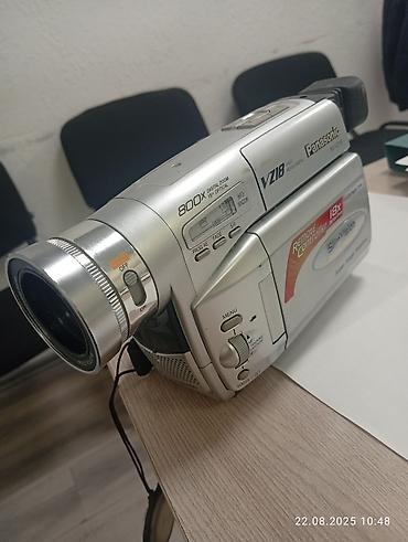 thinkware z5000 plus: Видеокамера Panasonic VZ18 в серебристом корпусе с откидным дисплеем — 2