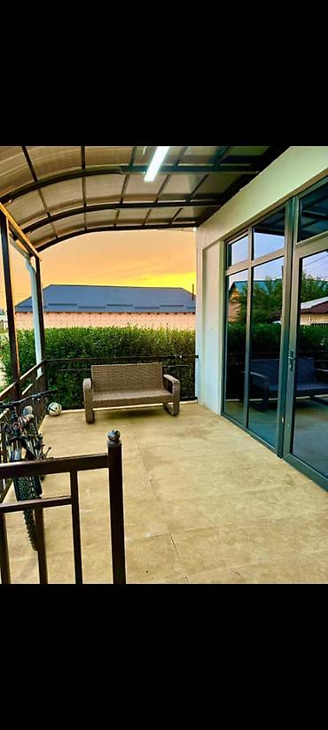 Продажа коттеджей и домов: 🏡 ПРОДАЁТСЯ ДОМ 📍 Район: Ак-Орго 2 ж/м 🏠 Комнаты: 6 📐 Площадь дома — 12