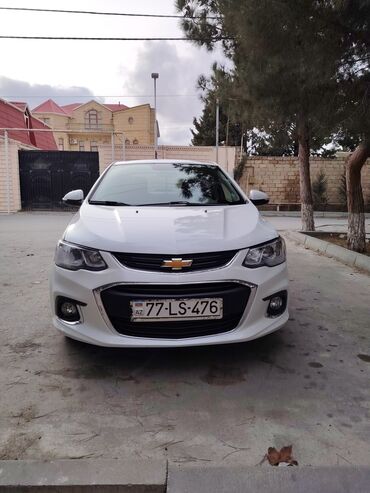 Chevrolet: Chevrolet Aveo sedan – ağ rəng Model xüsusiyyətləri: - Korpus: 4 — 1