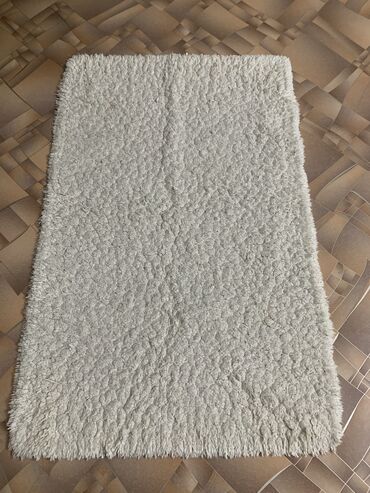 Текстиль: Продаю Б/У коврик для ванной комнаты в хорошем состоянии. ЦЕНА: 700