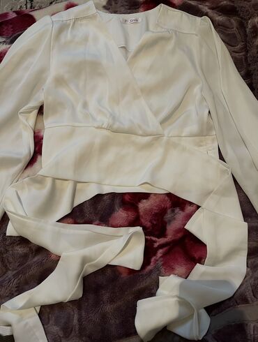юбка на запах: Блузка, Атлас, Solid print, Ылдый жагы ачык