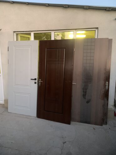пеноплекс оптом бишкек: Жабык ички эшик, Металл, Painted door, from Soviet, түсү - Ак, Кочкул кызыл, 200 * x 809 см, Колдонулган