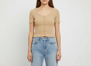 pull and bear sweter: Women`s knitwear, size S