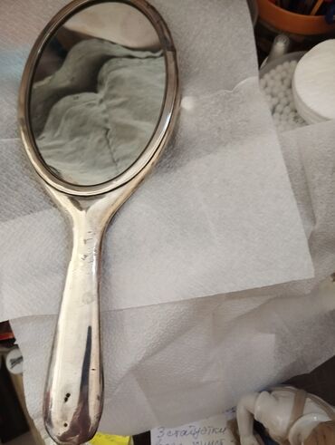 цена мельхиоровой ложки: В серебряной оправе старинное зеркало, Старая Европа