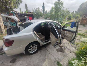 Другие автомобили: Серебристый седан Toyota Premio. Автомобиль оснащен четырьмя дверями — 17