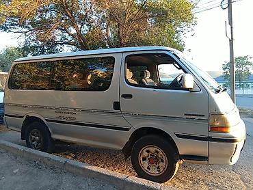бус 4wd: Toyota Hiace: 1992 г., 2.8 л, Автомат, Дизель, Минивэн — 2