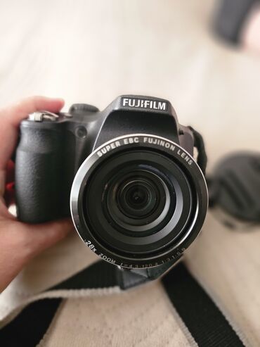 объектив 2470: Цифровая камера FUJIFILM с объективом FUJINON Super EBC. -