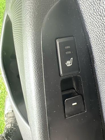 tucson: Кнопка стеклоподъёмника задняя правая для Hyundai Tucson TL (третье — 1