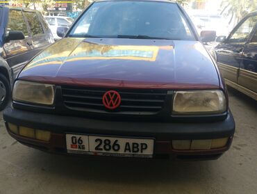 Volkswagen: Volkswagen Vento: 1993 г., 1.8 л, Механика, Бензин, Седан