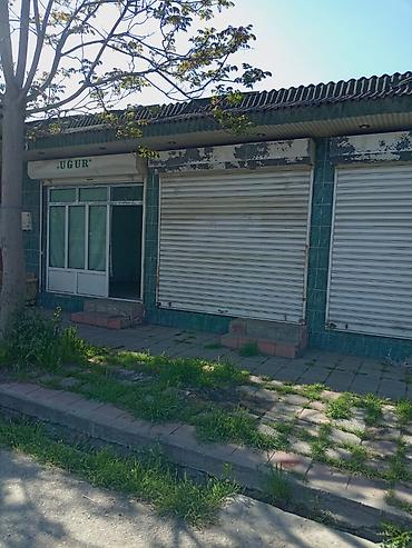 daşınmaz emlak: Xaçmazda yerləşən 48 kv.m sahəli mağaza obyektı. Xüsusiyyətlər: - Tam — 3