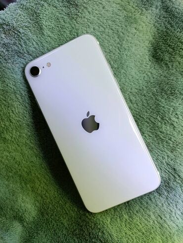 Apple iPhone: IPhone SE 2020, Б/у, 128 ГБ, Белый, Защитное стекло, Чехол, 76 %