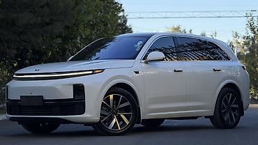 Lixiang: Lixiang L7: 2023 г., 1.5 л, Автомат, Гибрид, Кроссовер — 1