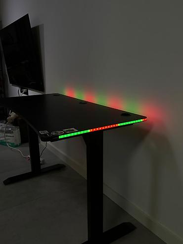gaming monitor: HALDUM Legend RGB oyun masası - Geniş, rahat iş səthi: karbon lif — 3