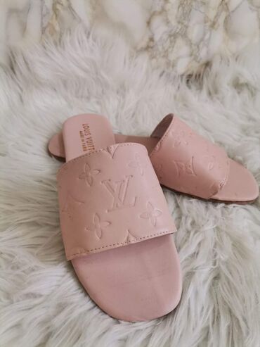 Papuče: Papuce 1.700
Kompleti 2.900 — 4