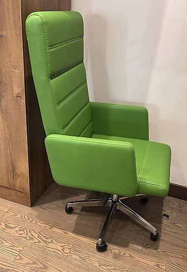 Kreslo 200 azn Yeni kimidi, çox az istifadə olunub. 650 manata
