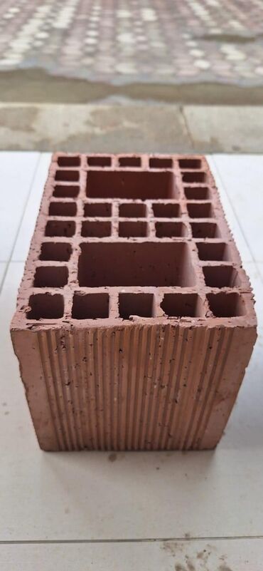 Kərpiclər: Keramzit/keramik boşluqlu blok (hörgü kərpici) - Material: bişmiş gil — 1