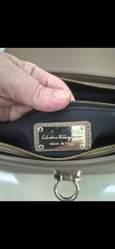 Çantalar: Salvatore Ferragamo qadın əl çantası - Model: üstdən tutacaqlı, flap — 4