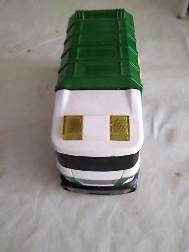 plasticni motor za decu: Teamster kamion djubretar 15,5 cm.plasticni,pritiskom zutih dirki — 2