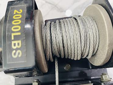 Vintlər: Elektrik vinç – 2000 LBS (≈907 kq) çəkmə gücü - Növ: 12V elektrikli — 4