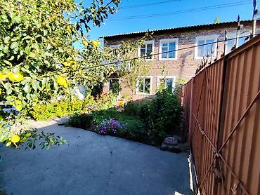 Продажа коттеджей и домов: Продаю 2 этажный дом в городе Кара Балта. все условия есть — 1